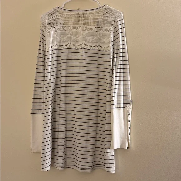 Aratta Silent Journey Embroidered Striped L/S - Picture 2 of 6